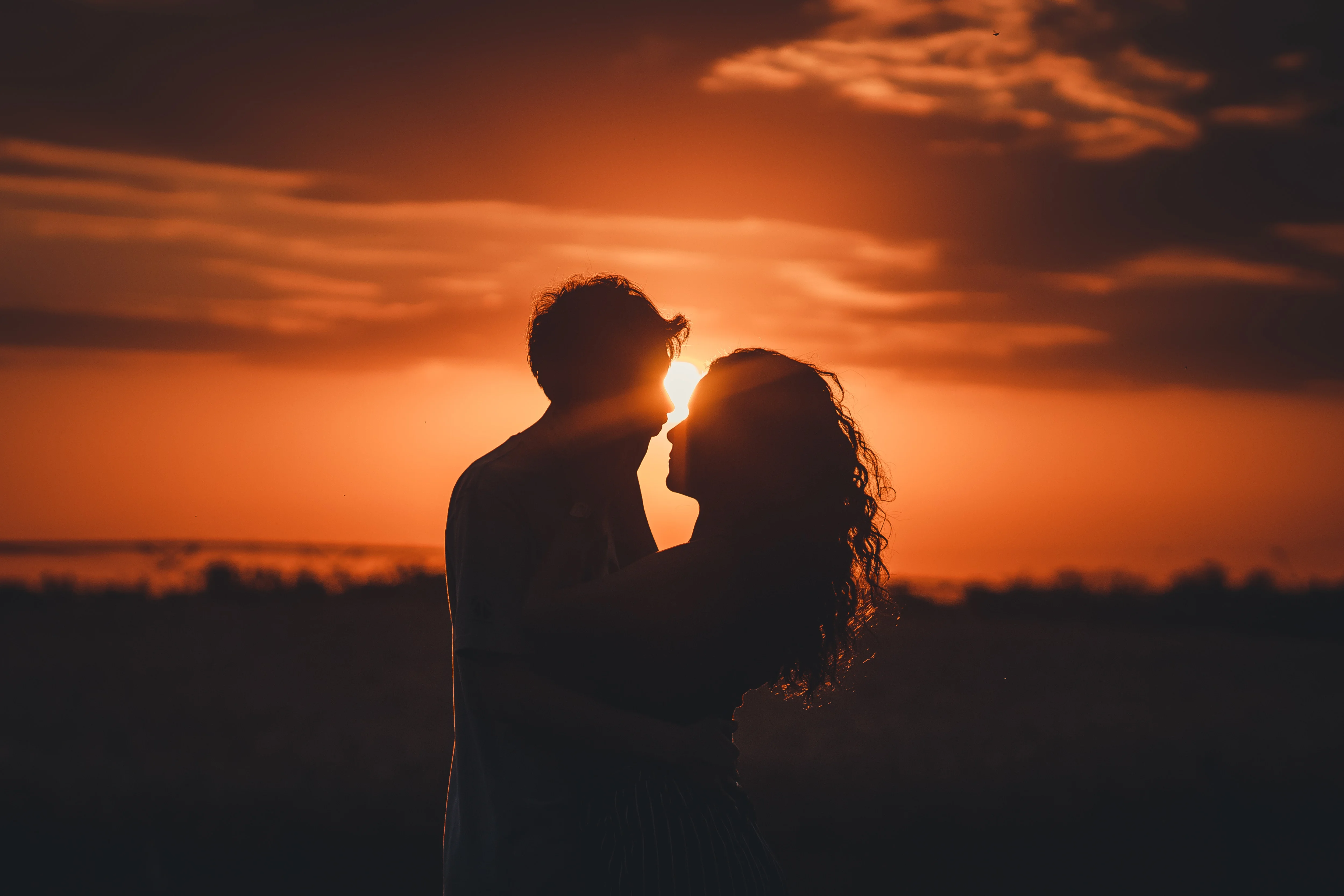 Download Sunset Couple Picture Silhouette | Wallpapers.com