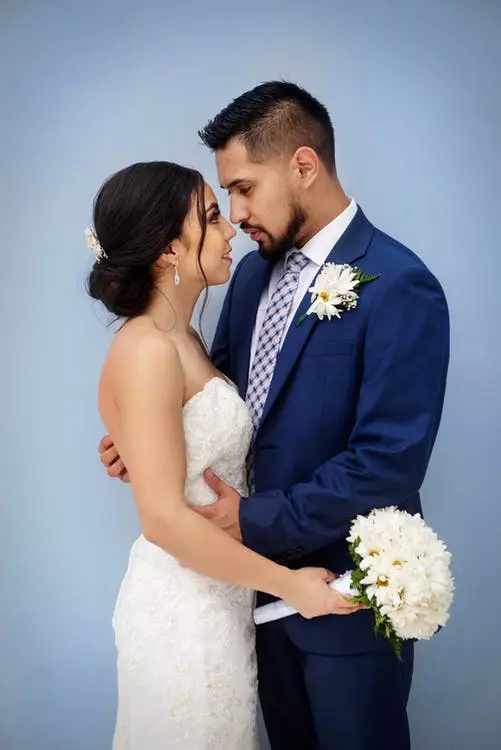 10 Recent Brides Who Went Viral On Instagram & Cues To Take From Them! -  Wedbook | Indian bride photography poses, Bridal photography poses, Bride  groom poses